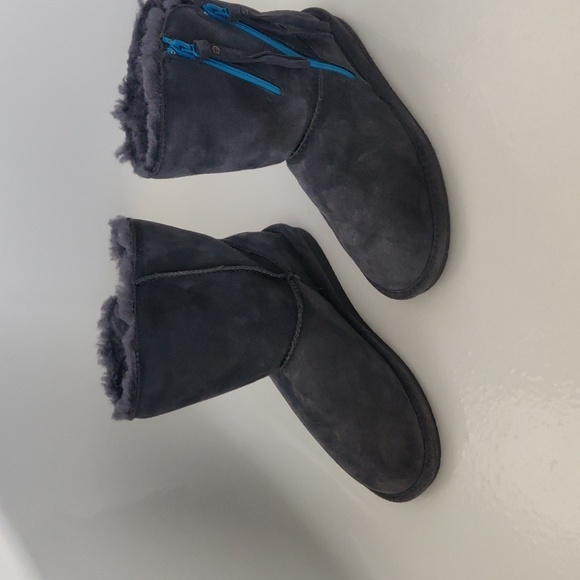 New! 1901Y Bearpaw Boots Girls Mimi Youths Suede Rubber Sole - Picture 2 of 12